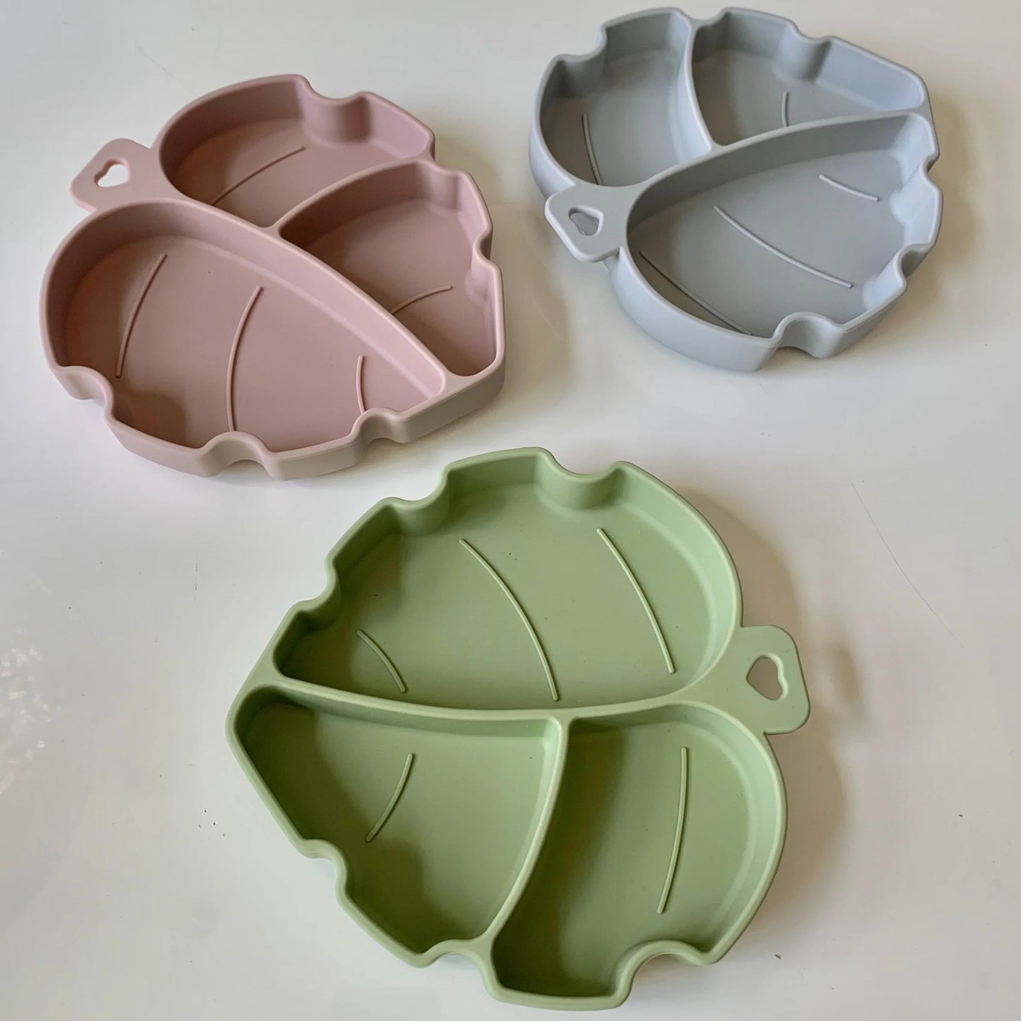 Plato hoja con ventosa (disponible en 3 colores)