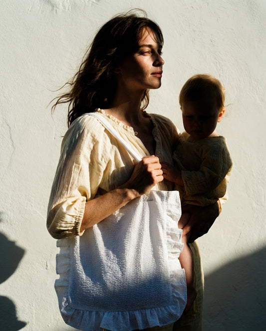 Bolso tote bag con volantes blanco