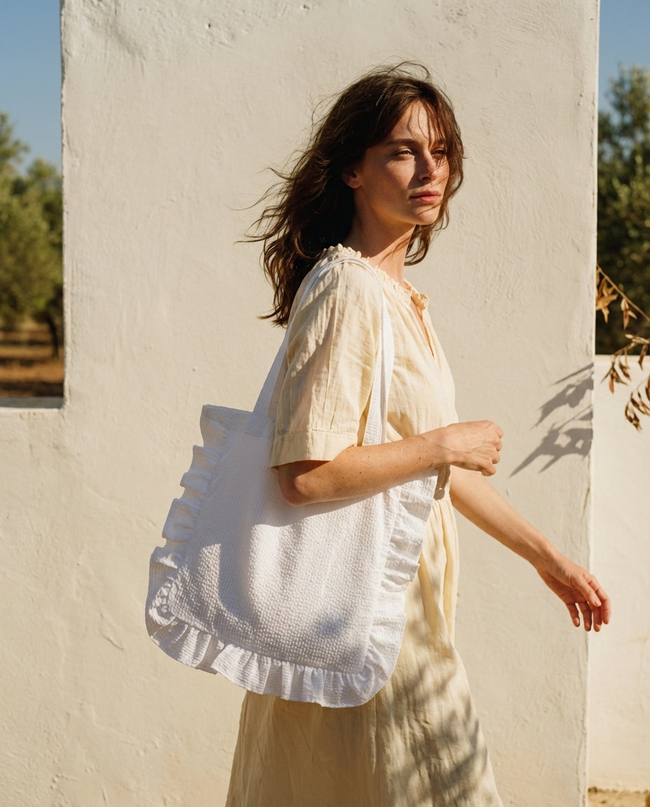 Bolso tote bag con volantes blanco