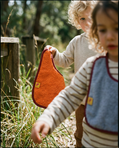 Babero LONDRES rizo taronja