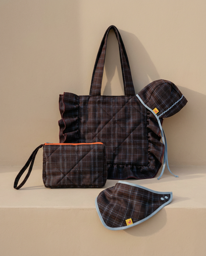 Pack mamá & bebé · Bonnet, bandana, neceser y bolso Copenhagen cuadros marrón