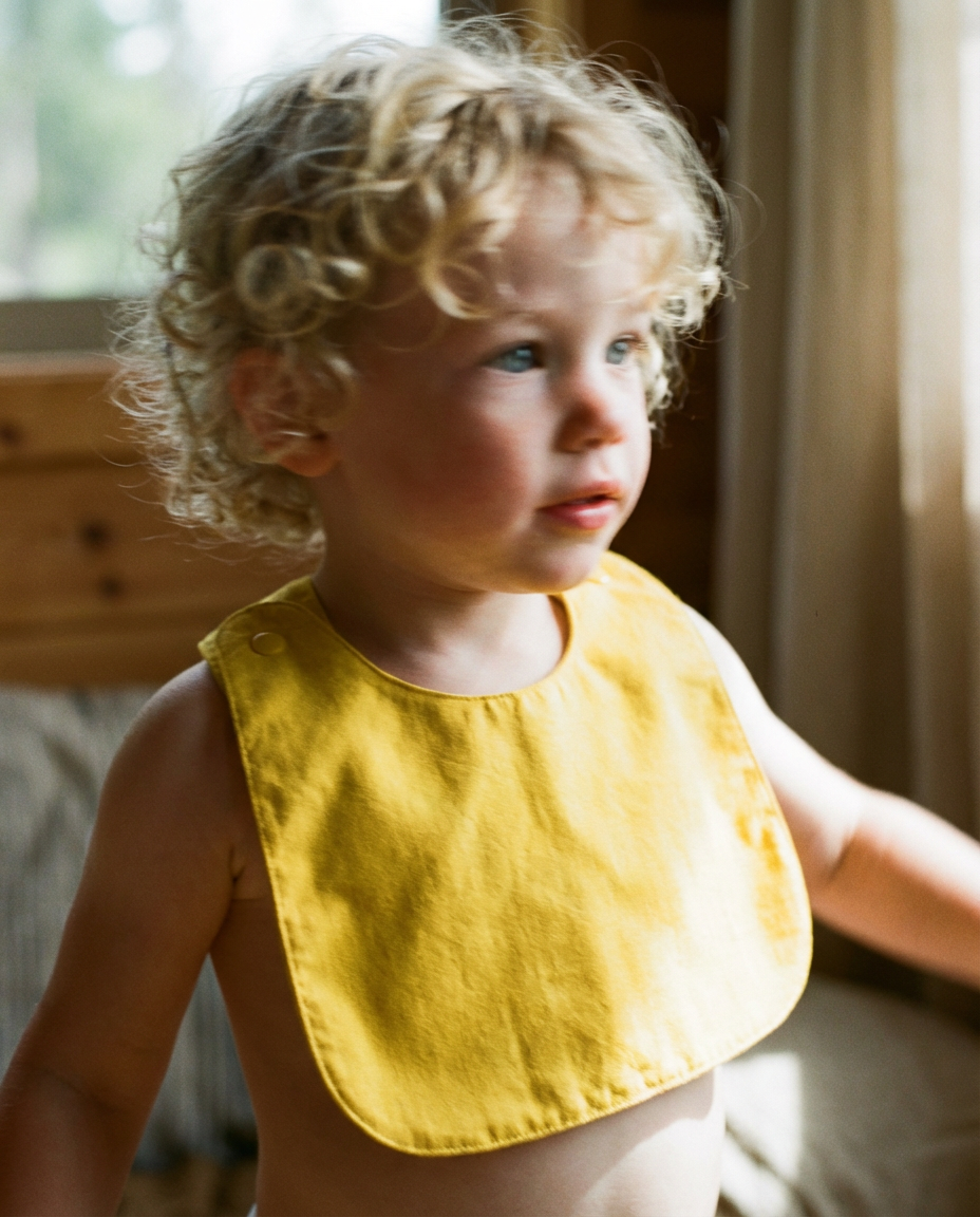 Babero reversible amarillo