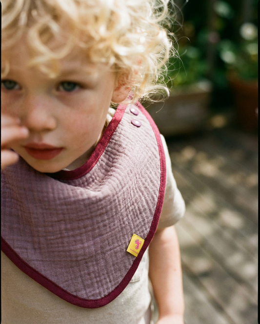 Babero bandana CAMELIA muselina malva