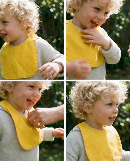 Babero reversible amarillo