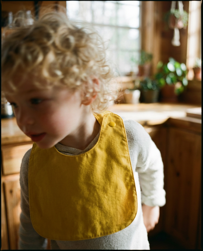 Babero reversible amarillo