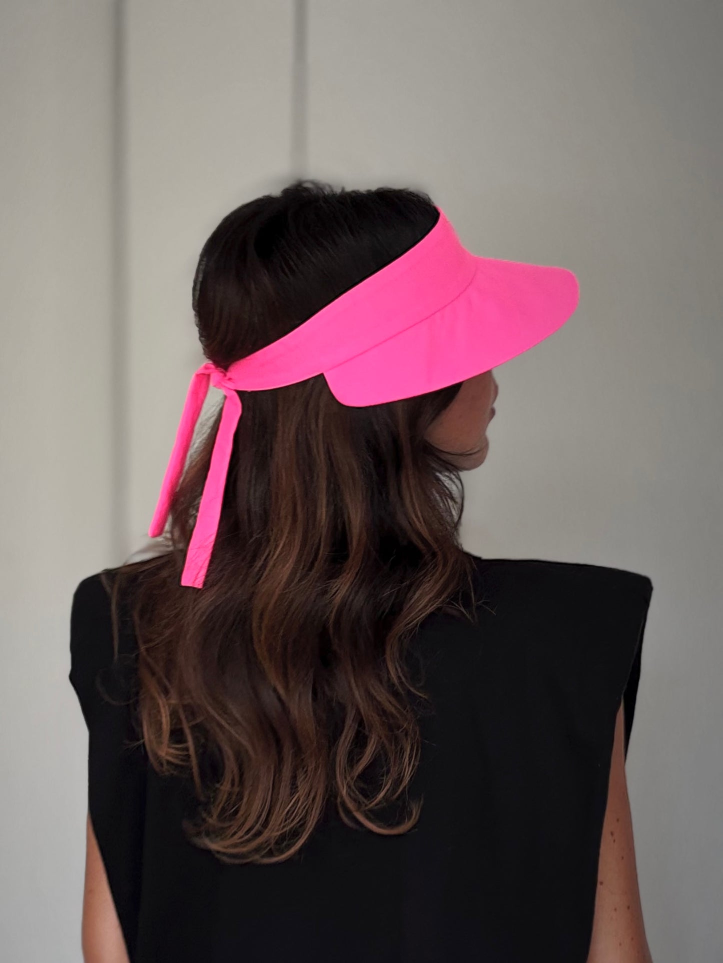 Visera con lazo trasero (disponible en 2 colores)