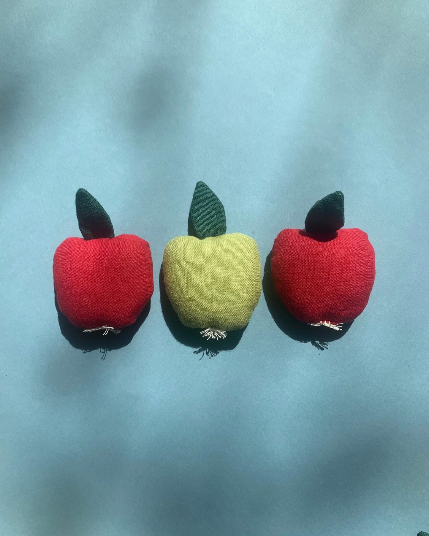 Juguete de lino MANZANA (1 unidad)