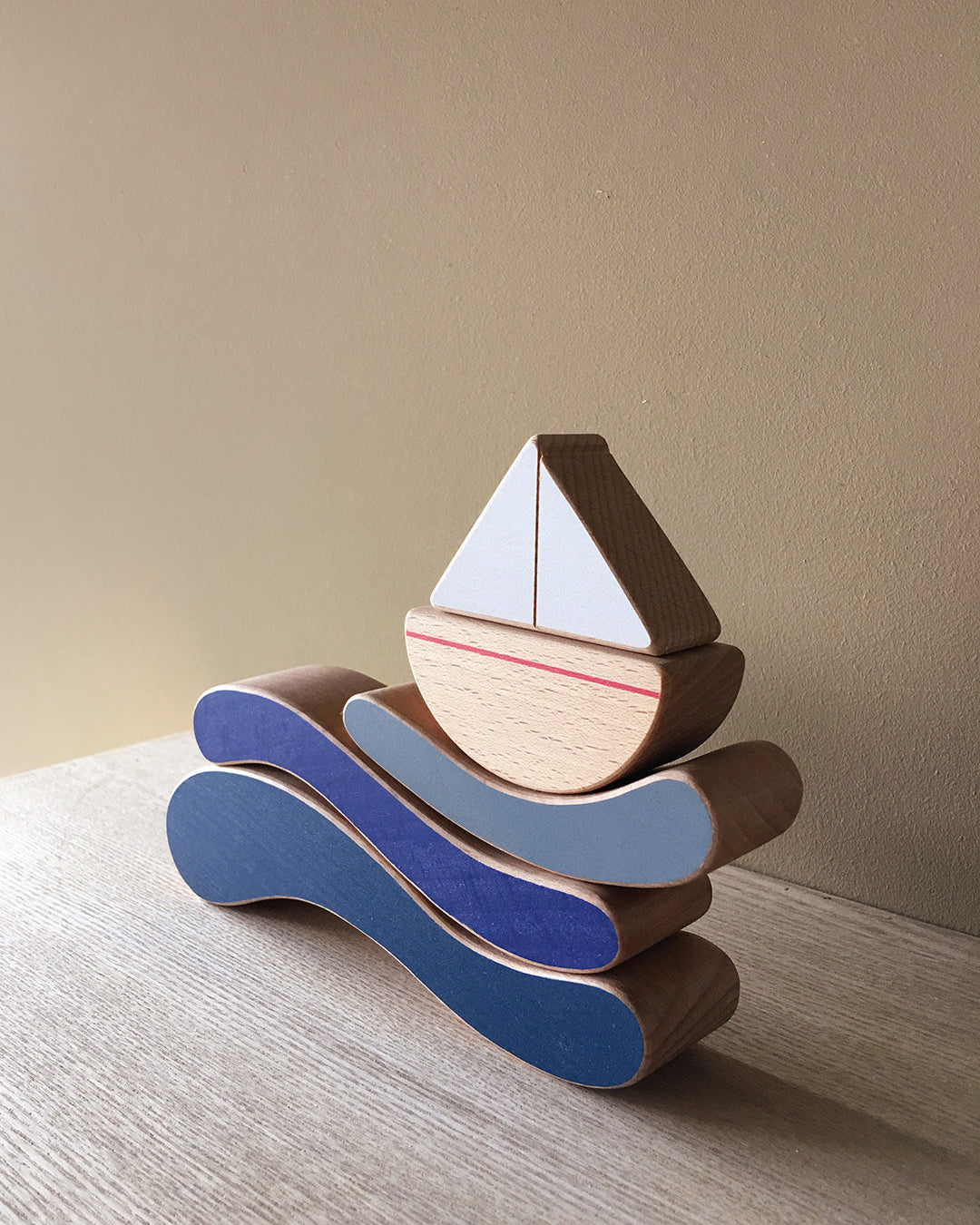 Juguete de madera "Barco y olas"
