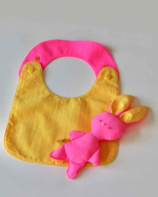 Babero reversible amarillo/fucsia