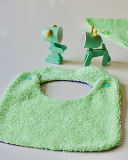 Babero reversible menta/lila rizo de algodón