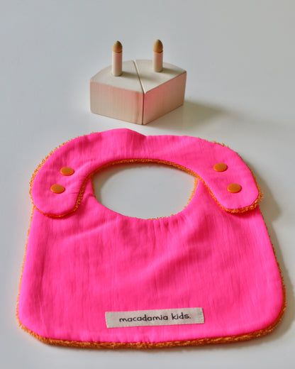 Babero reversible naranja/fucsia rizo de algodón