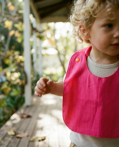 Babero reversible fucsia