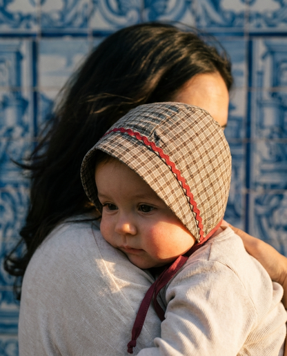 Bonnet bebé cuadros caqui