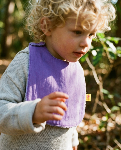 Babero reversible rizo lila/tejido técnico lila