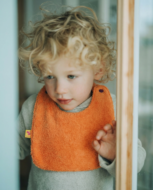 Babero reversible rizo naranja/muselina malva