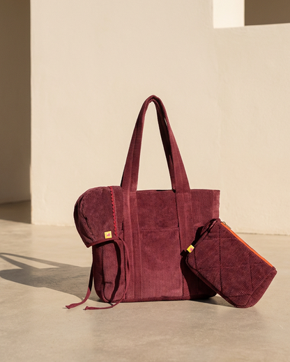 Pack mamá & bebé · Bonnet, neceser y bolso Albahaca pana granate