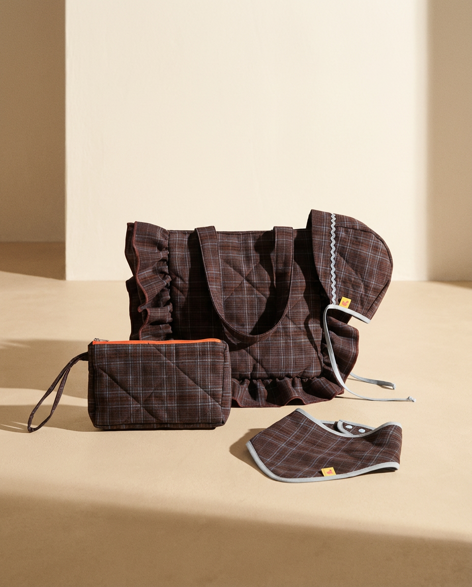 Pack mamá & bebé · Bonnet, bandana, neceser y bolso Copenhagen cuadros marrón