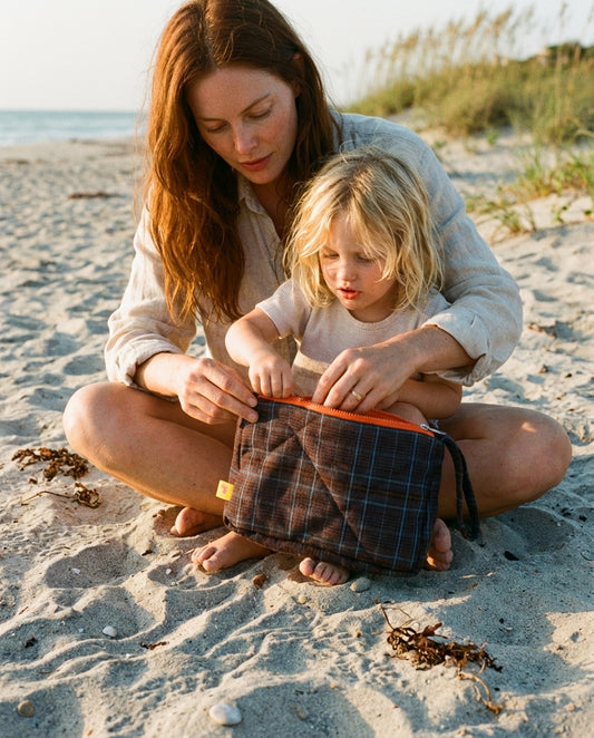 Neceser cuadros marrón y azul