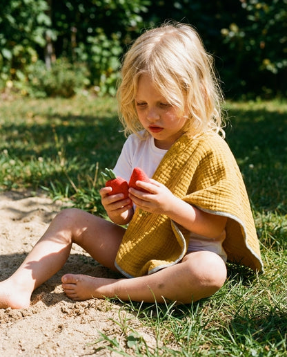 Strawberry linen toy (1 unit)