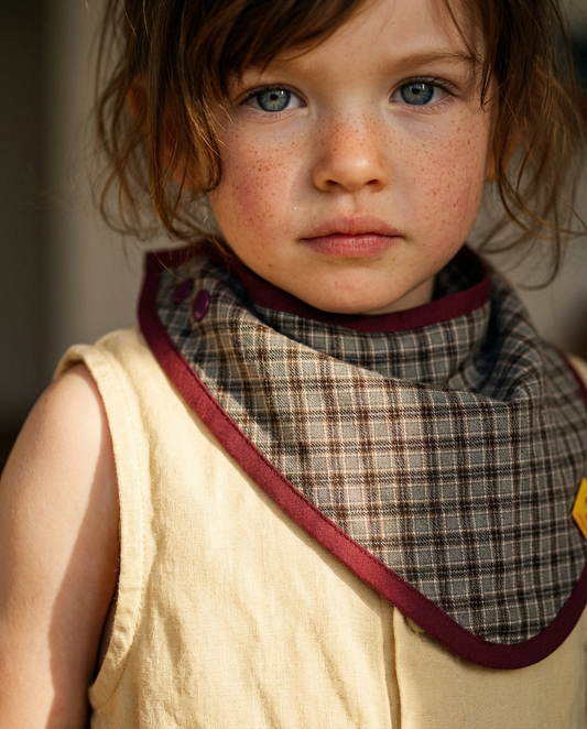 Babero bandana CAMELIA cuadros caqui