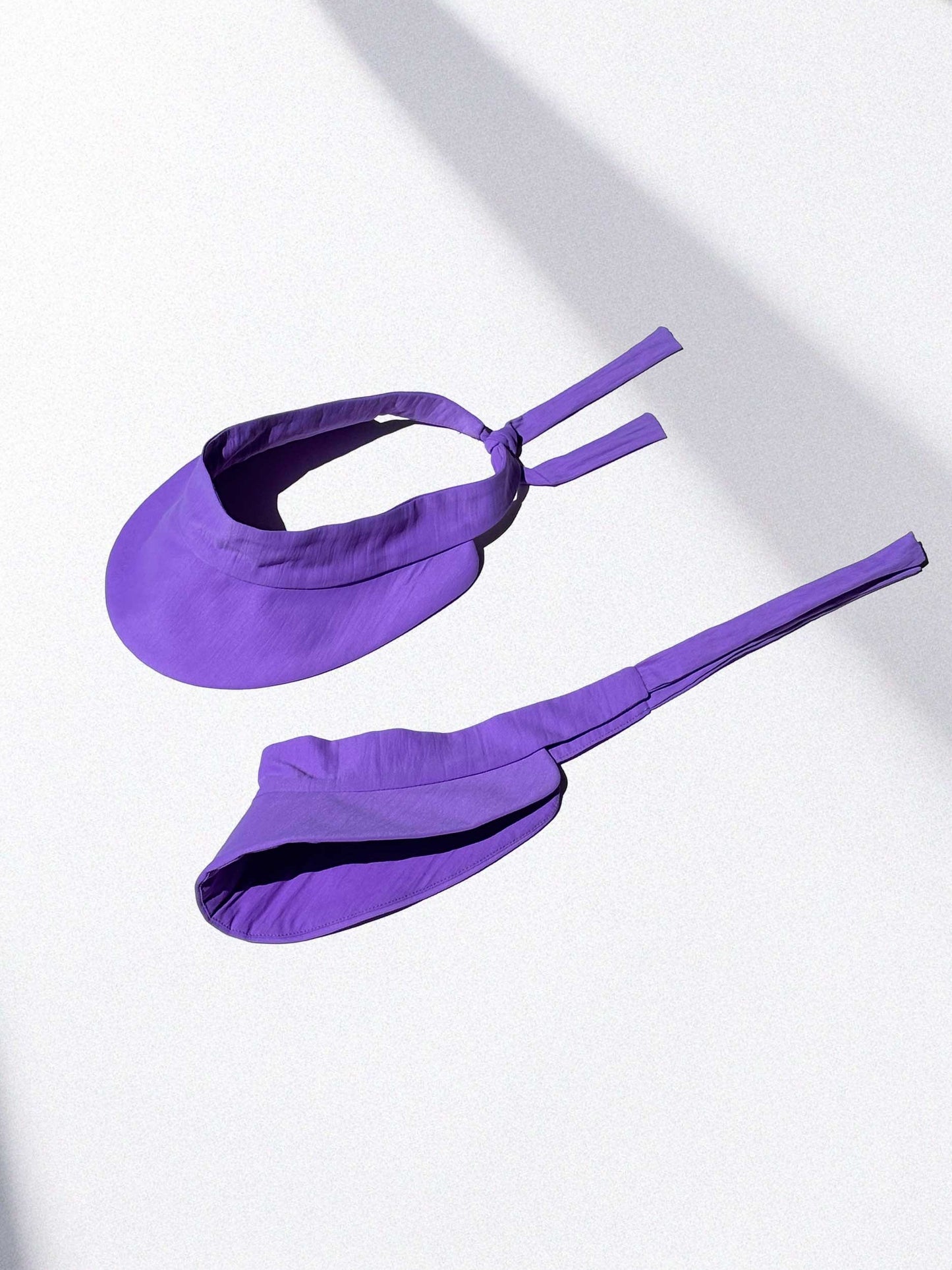 Visera con lazo trasero (disponible en 2 colores)